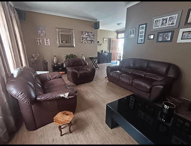 3 BEDROOM HOUSE FOR SALE IN SYMHURST